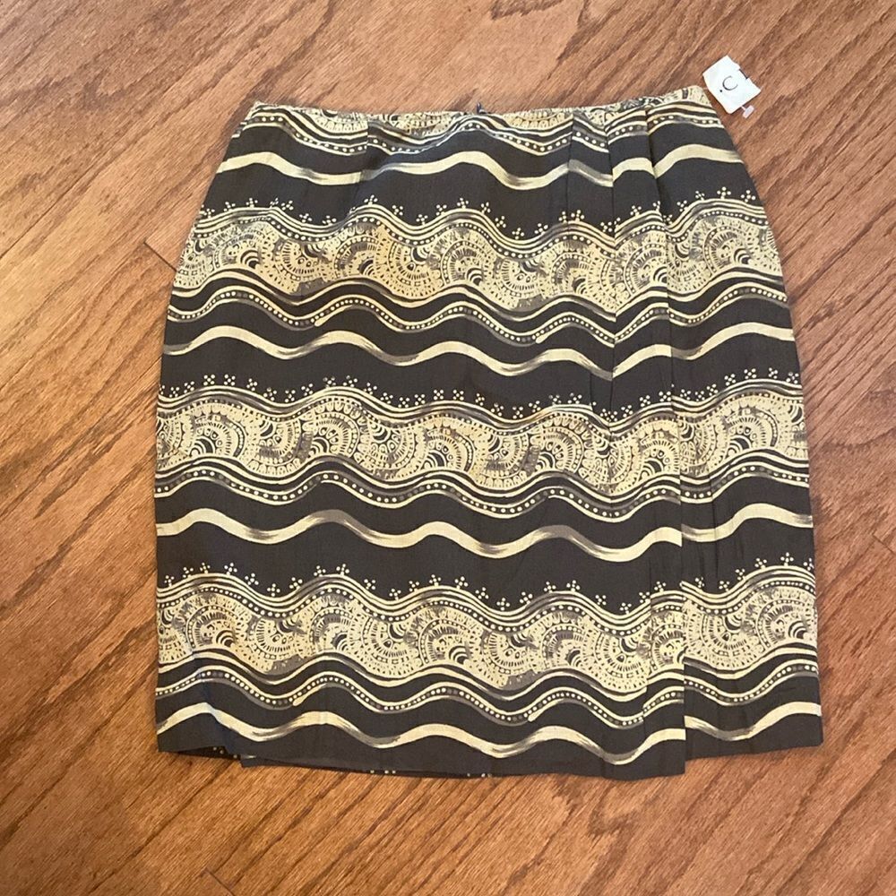 NWT Chaus skirt lined, with a slit in the front, see picture, cream & brown 12